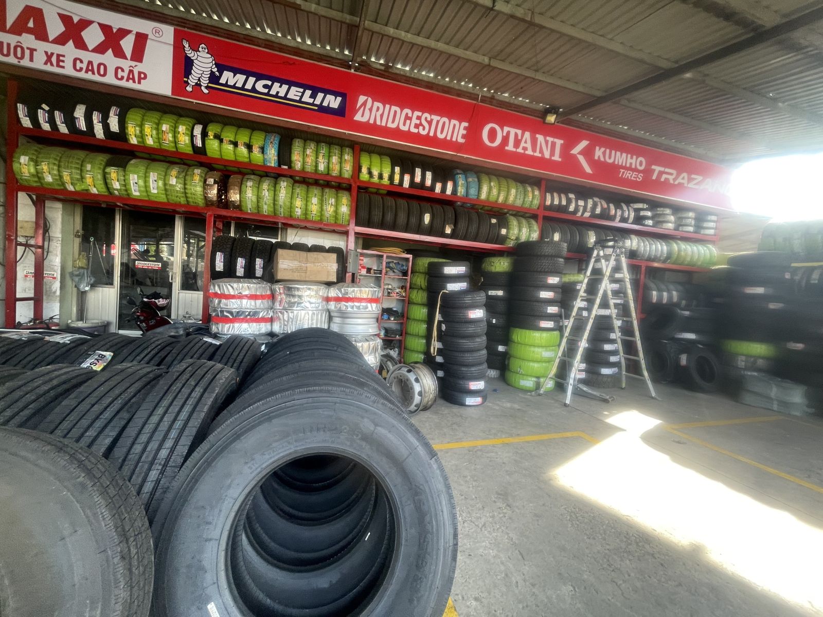 ĐẠI LÝ PHÂN PHỐI LỐP XE NHẬP KHẨU - TẠI BÌNH DƯƠNG